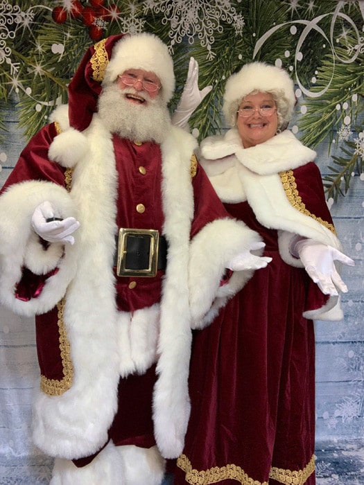 Mr-and-Mrs-Santa--2